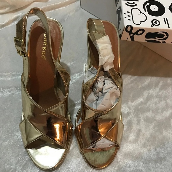 🆕gold strapped heels with snake - Picture 3 of 5